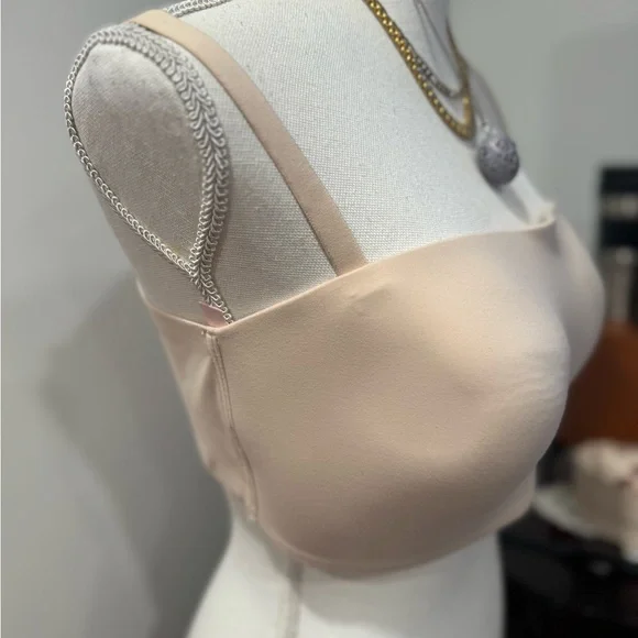 Victoria’s Secret Beige Bra - Picture 4 of 7